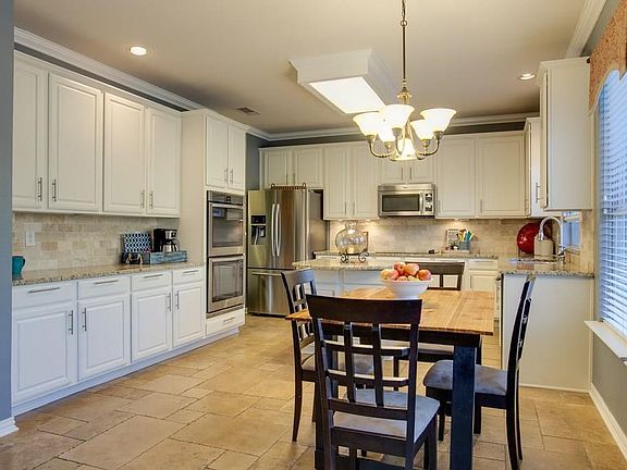 4th image of 3504 Bainbridge Ln