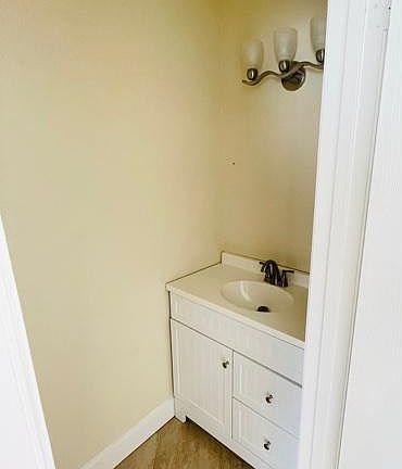 4th image of 606 Casa Park East Ct