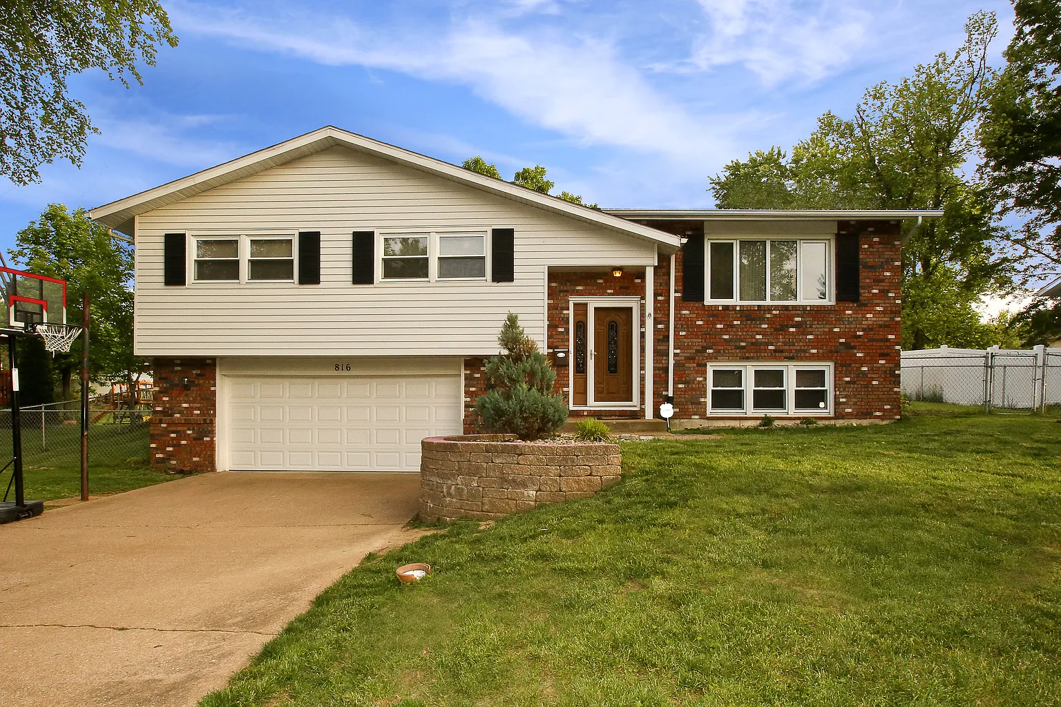 816 Slippery Rock Dr photo 1