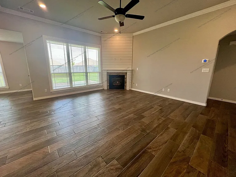 9007 Hawthorne Ln — Photo 4