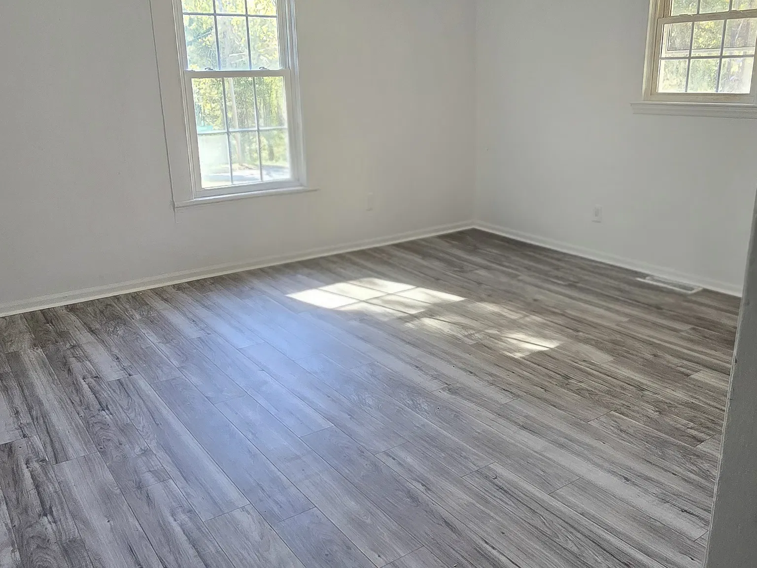 2 bed, 1000 sqft, $975 — Photo 2