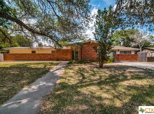1427 Hummingbird Ln, Seguin, TX 78155