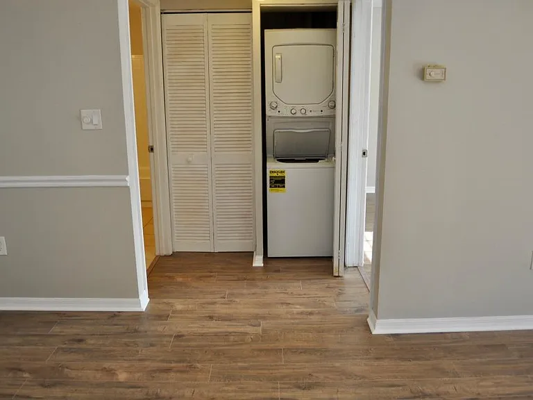 202-314 Lake Parsons Grn #202 — Photo 13