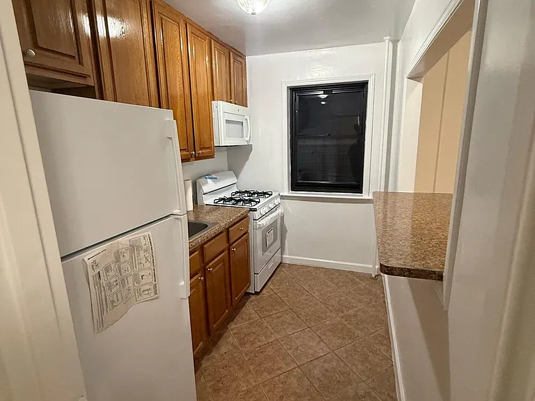 20-72 27th St #1B — Photo 4