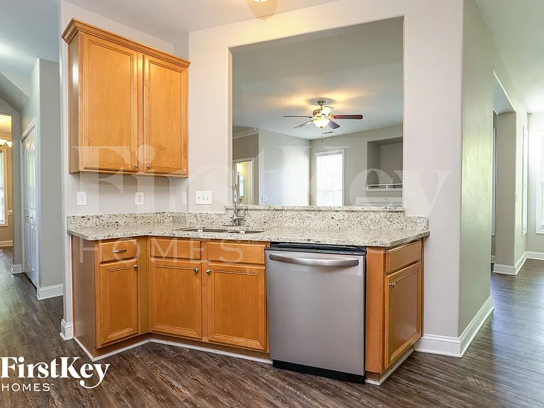 221 Bridgewater Dr — Photo 8
