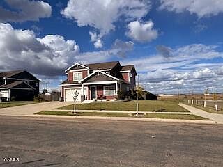 4th image of 608 6th Ave NE