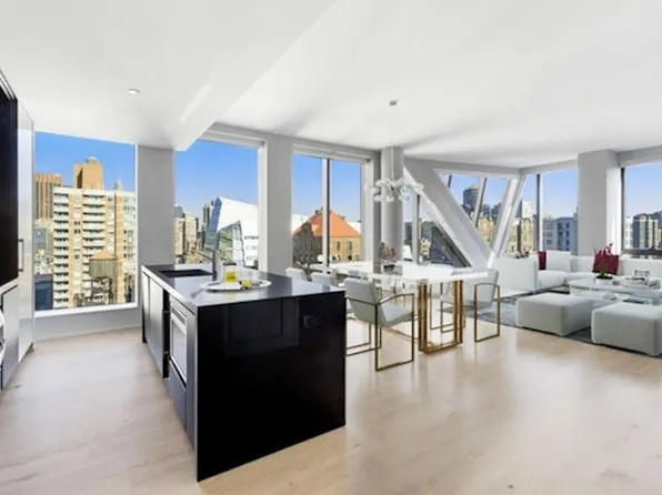 121 East 22nd Street image 1 of 11