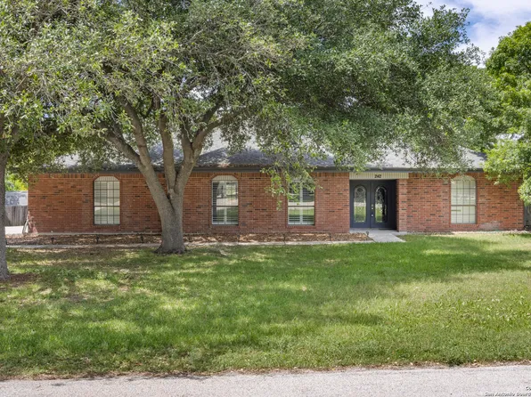 242 Red Fox Run, Seguin, TX 78155