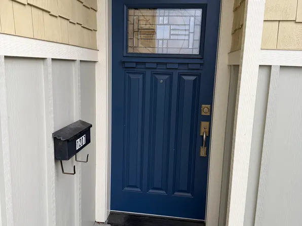 1207 16th St #A, Anacortes, WA 98221