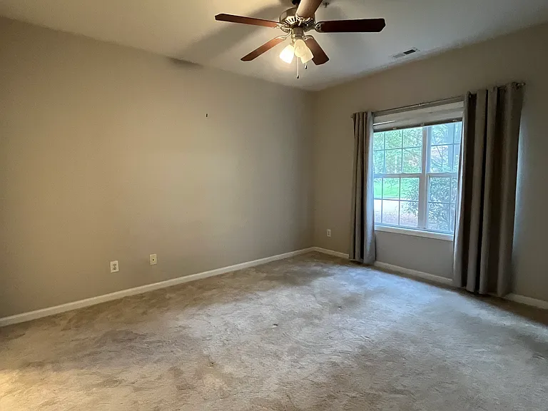 Master Bedroom - Carpet