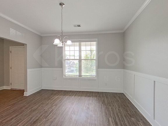 3rd image of 215 Orchard Ln