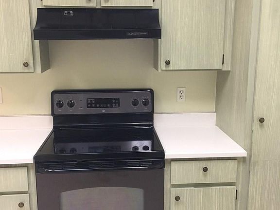 5th image of 8 Fairmont Ln