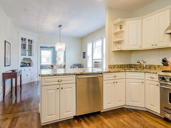 4th image of 75 Paul Gore St APT 3