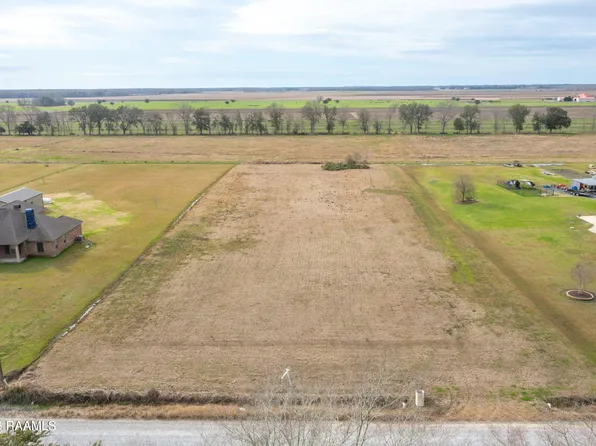 608 Teche Lake Rd, New Iberia, LA 70563