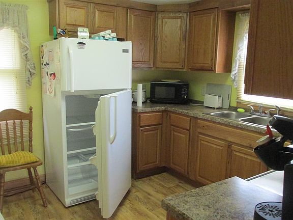 5th image of 303 Mitchell St