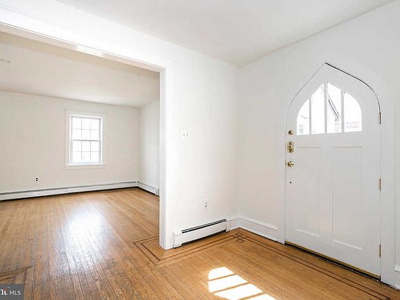 3rd image of 1024 Morgan Ave