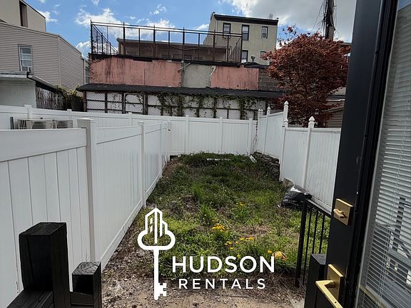5th image of 172 New York Ave #3R