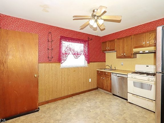 4th image of 1021 Harding Ave