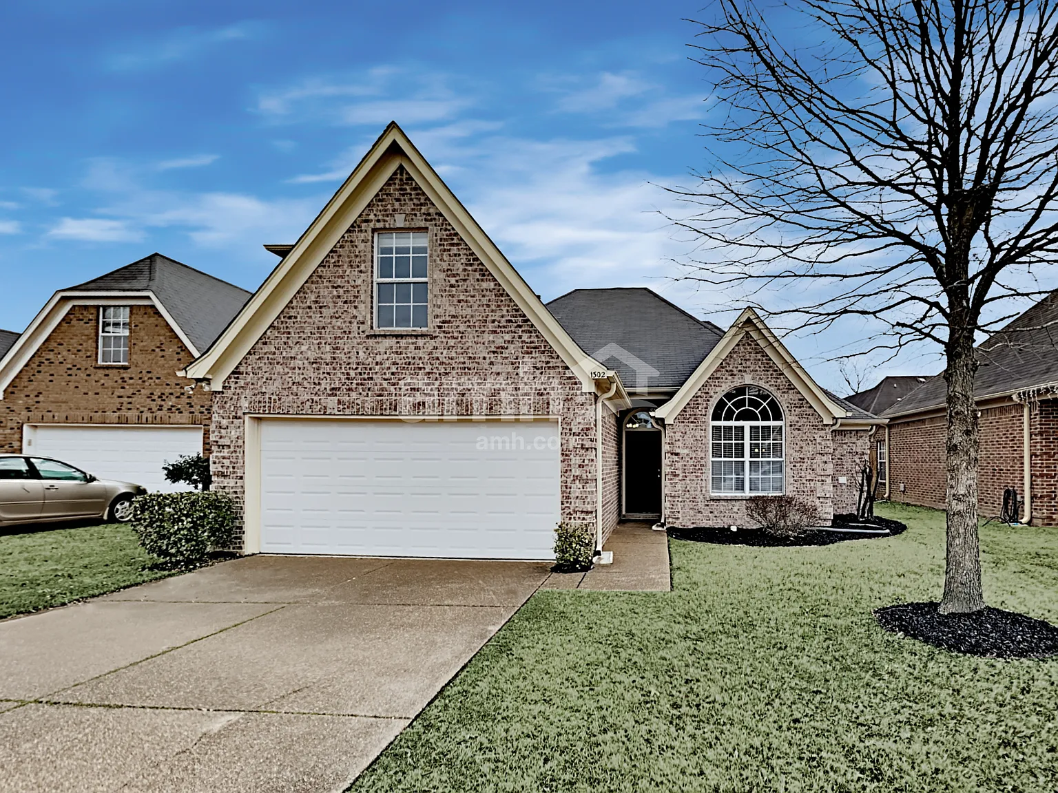 4 bed, 2.0 bath, 1954 sqft, $2,115 — Photo 1