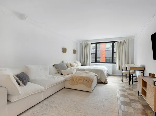 7 East 14th Street image 1 of 8