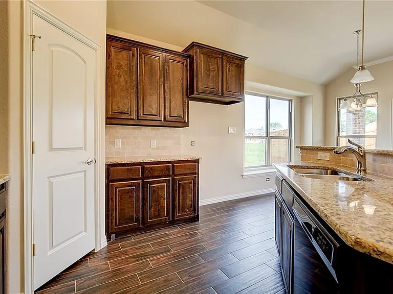 2100 McCallister Dr — Photo 34