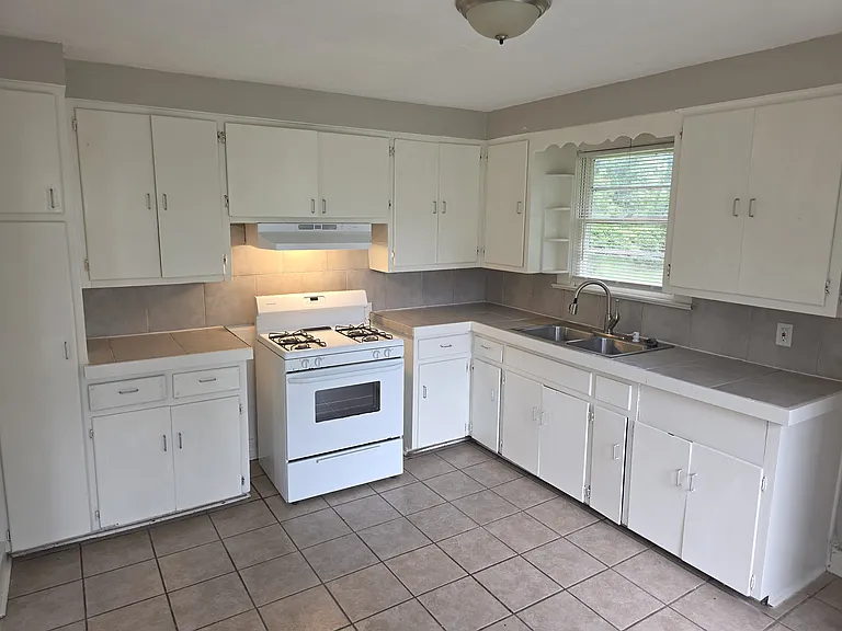 5030 Oaklon Ave — Photo 7