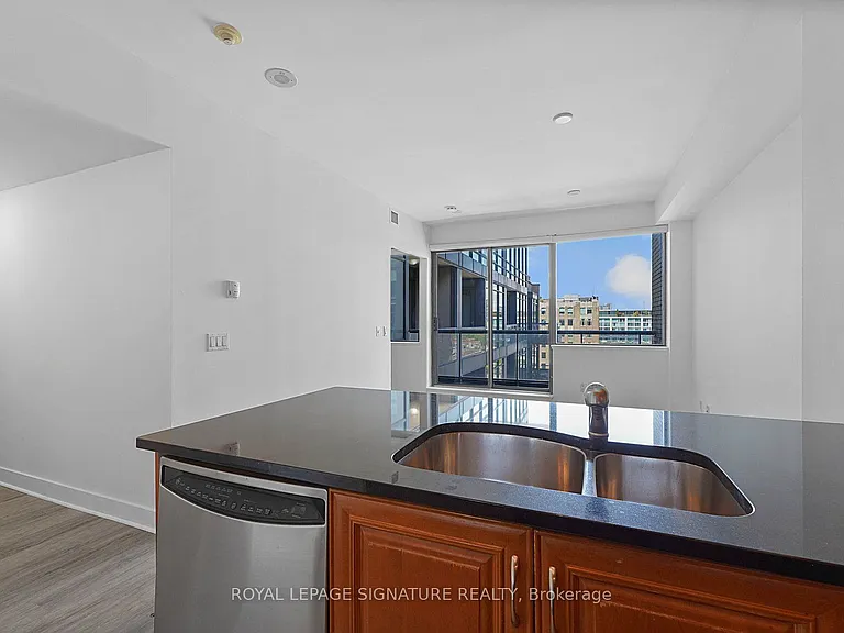 438 King St W #1417 — Photo 6