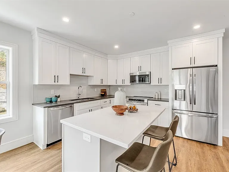 Kitchen & Island
