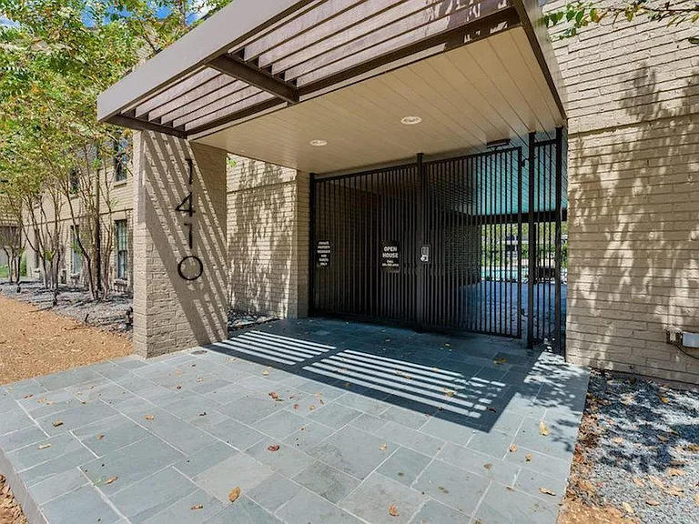1410 Hyde Park Blvd #101 — Photo 47