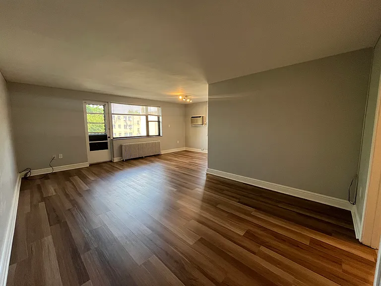 Royal Gardens Apartments — Photo 117