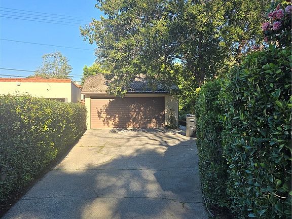 2nd image of 1868 Saint Albans Rd