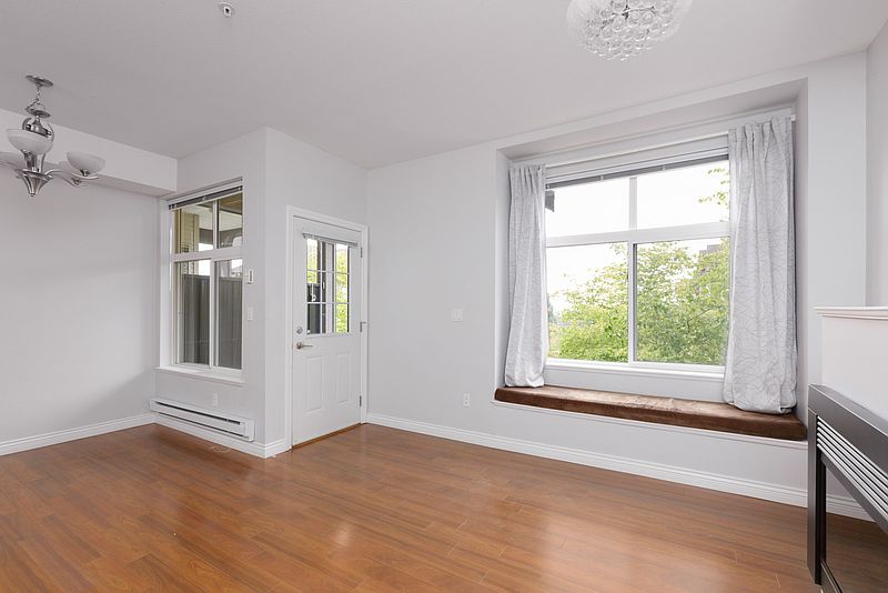 Burnaby Townhouse for rent - 2 Bedrooms — photo 3