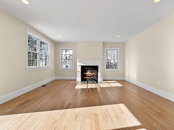 4th image of 41 Lantern Ln