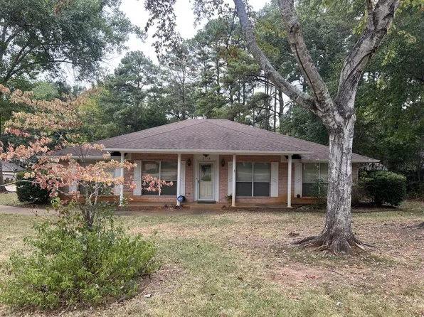 2113 Willowbrook Way, Palestine, TX 75803
