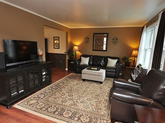 3rd image of 5 Kenicott Cir