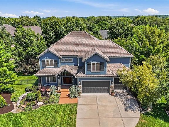 3rd image of 16211 Overbrook Ln