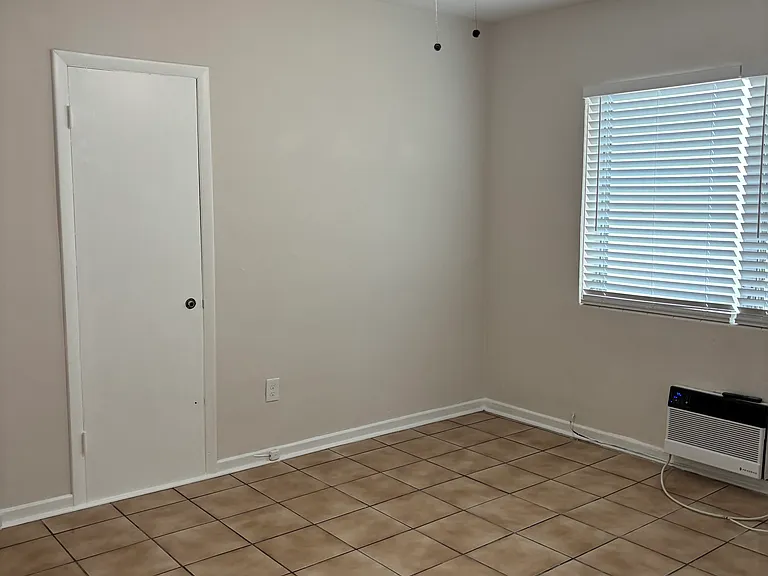 1258 Alhambra Cir #2 — Photo 20