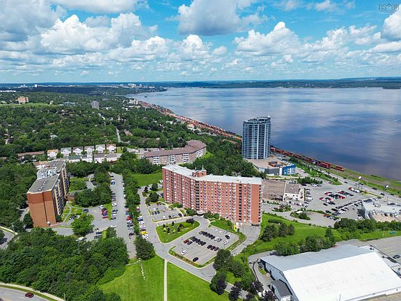 4th image of 45 Vimy Ave #1014