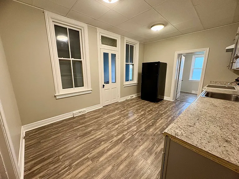1111 Walnut Street — Photo 10