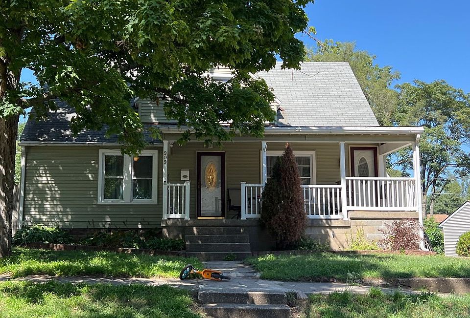 1st image of 909 Oxford Ave