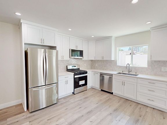 5th image of 22131 Victory Blvd #22133