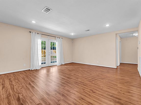 5th image of 7422 Jackwood St