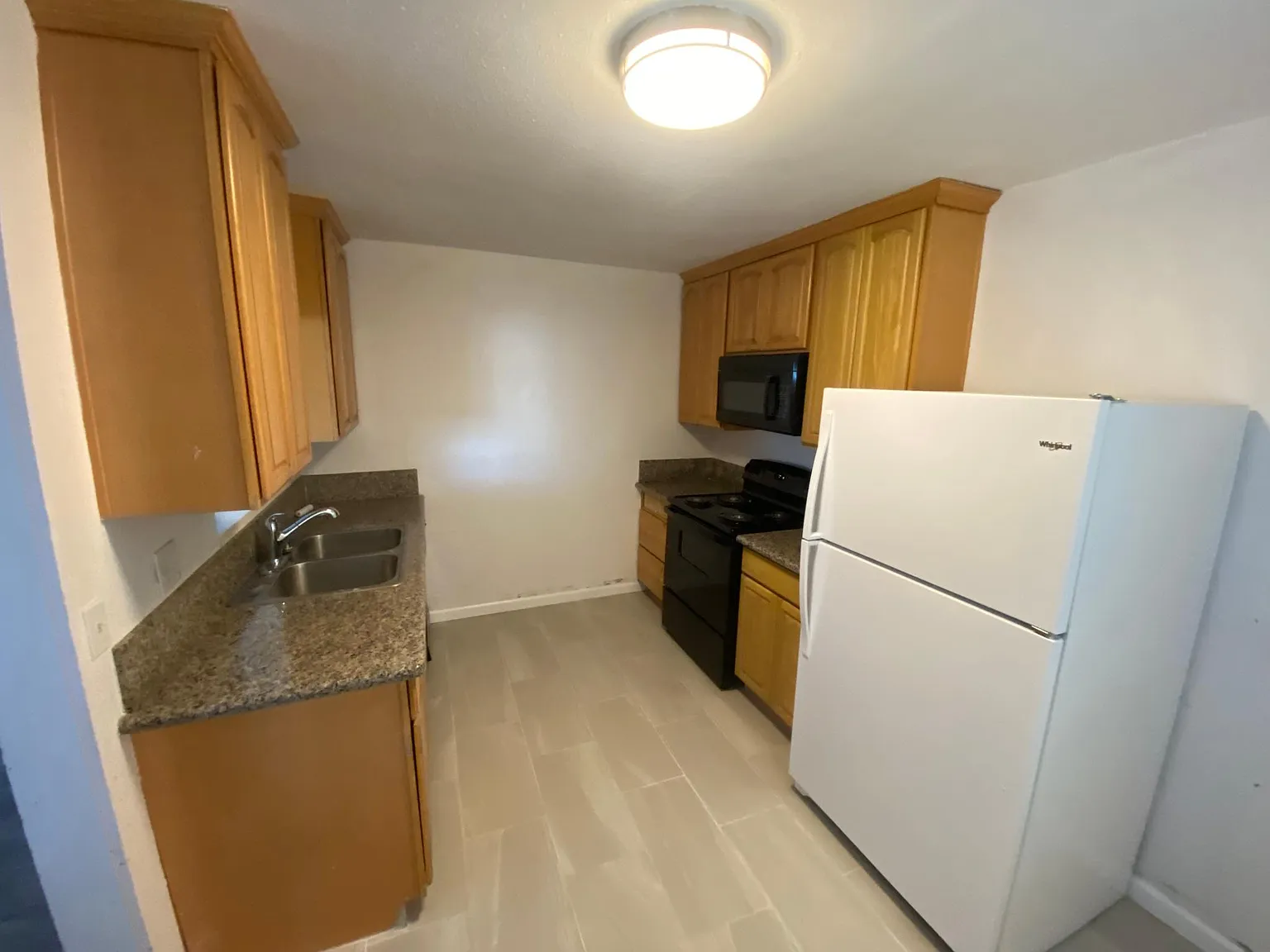 2 bed, 770 sqft, $1,650 — Photo 2