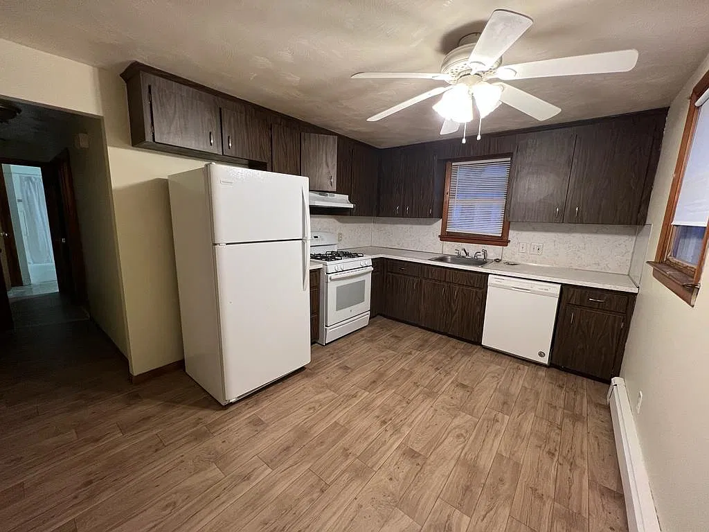 3 bed, $2,900 — Photo 2