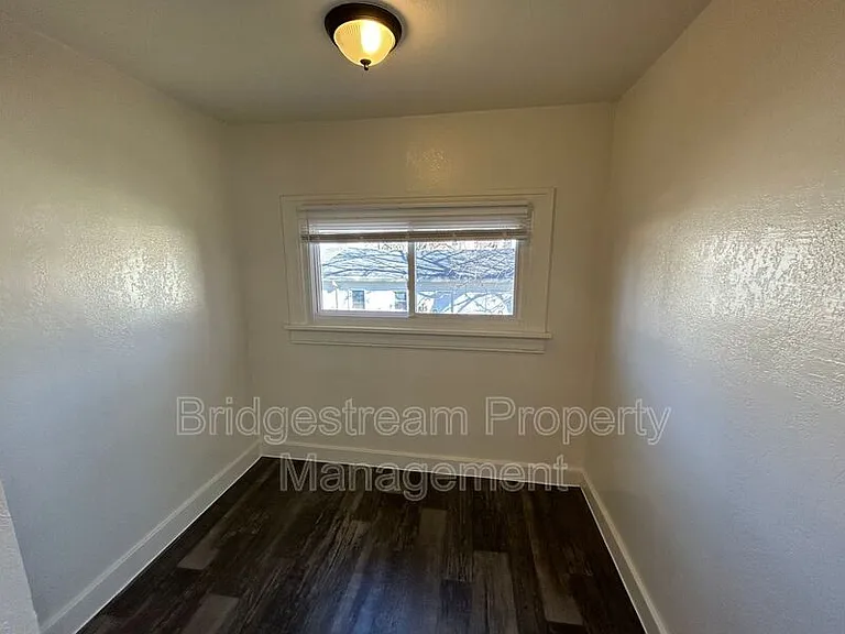 1038 Walnut Hill Pl — Photo 8