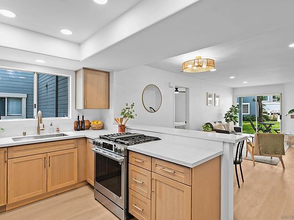 3rd image of 110 Mangano Cir
