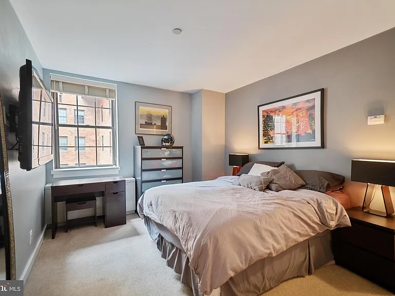219 S 18th St #1521 — Photo 18