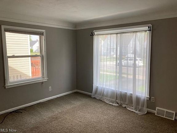 3rd image of 2923 Wellington Ave