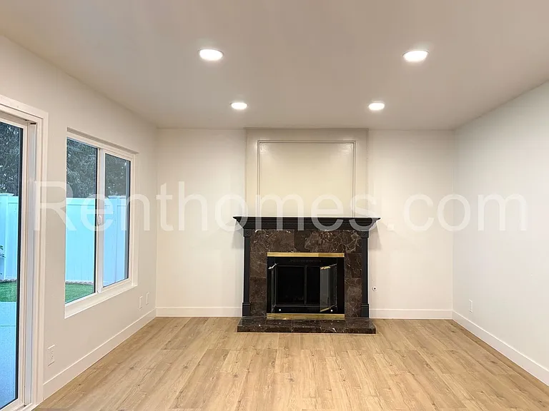 9342 Twin Mountain Cir — Photo 10
