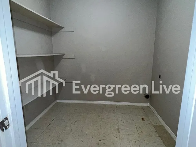 105 Celestin Ct — Photo 16